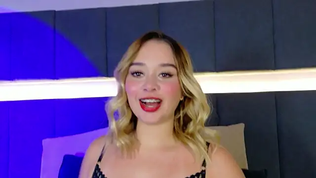 Sofia pamela  online show from May 19, 2026, 8:15 pm