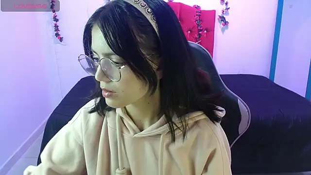 jaide16092020 online show from May 1, 2026, 8:24 pm
