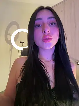 IsabellaNoir  online show from July 8, 2026, 4:22 pm