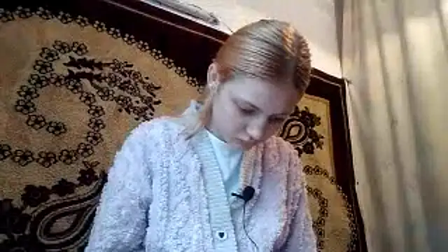 LunaLaday online show from May 12, 2026, 2:52 am