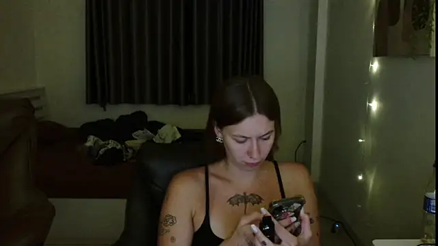 JuicyErika online show from July 6, 2026, 6:43 pm