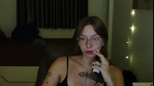 JuicyErika online show from July 8, 2026, 7:07 pm