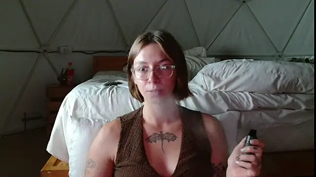 JuicyErika online show from July 10, 2026, 6:32 pm