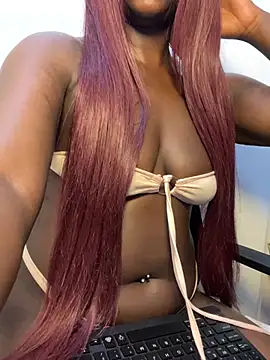 Leylabelle26 online show from June 13, 2026, 2:04 pm