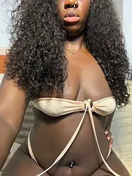 Leylabelle26 online show from July 5, 2026, 5:09 pm
