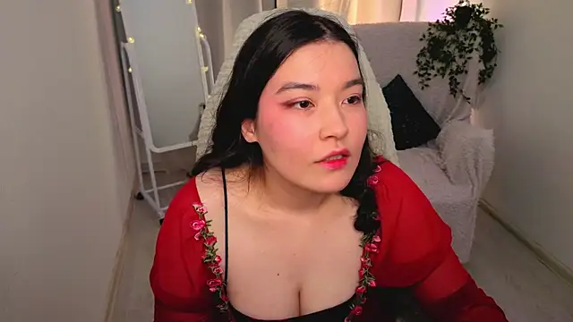 MomoRins online show from May 5, 2026, 10:07 pm