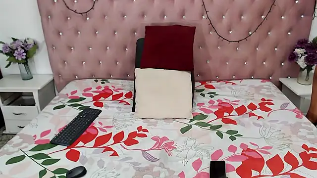 AvrilBennettx online show from June 24, 2026, 1:43 pm