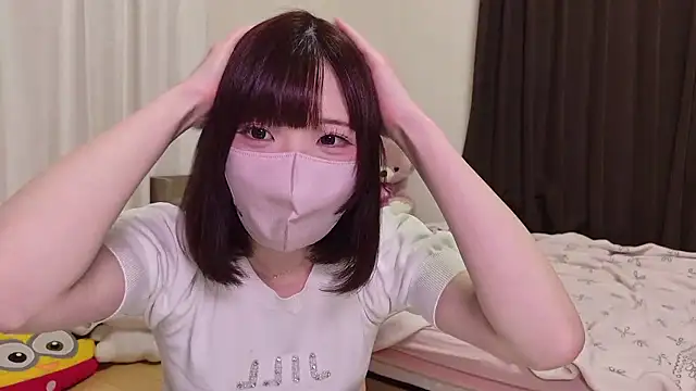 hiyo0001 online show from May 7, 2026, 2:11 pm