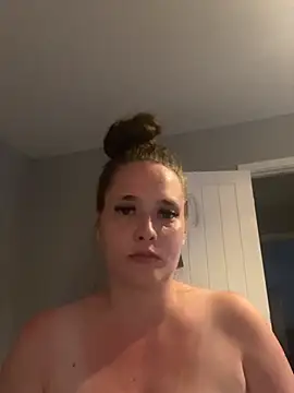Poppylooloo online show from July 7, 2026, 7:07 pm