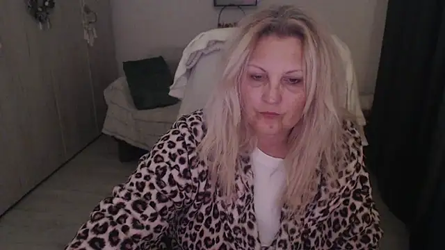 Divineblond online show from April 9, 2026, 11:43 pm