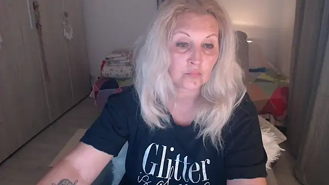 Divineblond online show from May 10, 2026, 5:18 pm