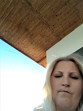 Divineblond online show from May 26, 2026, 4:47 pm