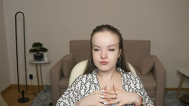 DinaLasenby online show from April 23, 2026, 7:41 am