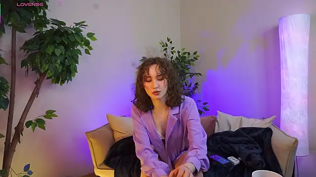 LouiseEvans online show from May 18, 2026, 12:33 pm