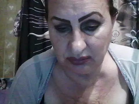 Snapshot of LoaqLovew chatting on July 22, 2026, 8:28 am LoaqLovew online show from July 22, 2026, 8:28 am