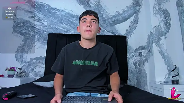 DylanBrownn  online show from April 29, 2026, 8:37 pm