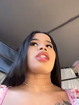 Snapshot of EmmaExoticaXXX chatting on June 1, 2026, 9:27 pm EmmaExoticaXXX online show from June 1, 2026, 9:27 pm
