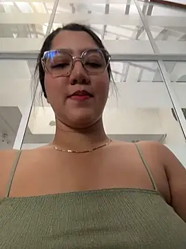 Snapshot of Chloe_Thomsoon_ chatting on June 2, 2026, 8:00 pm Chloe Thomsoon online show from June 2, 2026, 8:00 pm