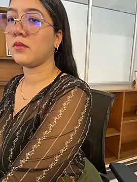 Snapshot of Chloe_Thomsoon_ chatting on June 6, 2026, 8:02 pm Chloe Thomsoon online show from June 6, 2026, 8:02 pm