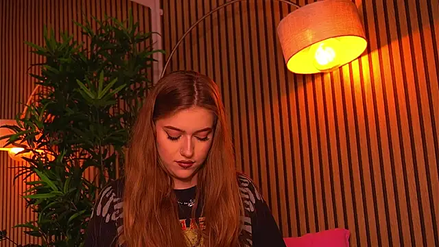 KhloeDaviss online show from June 18, 2026, 5:41 am