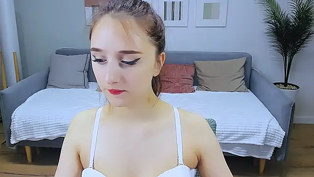 JulietteMonli online show from May 26, 2026, 12:34 pm