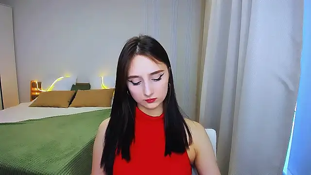 JulietteMonli online show from June 12, 2026, 12:04 pm