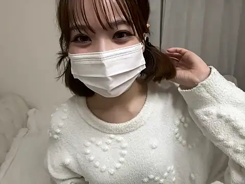 hiyo vv  online show from April 24, 2026, 2:47 am