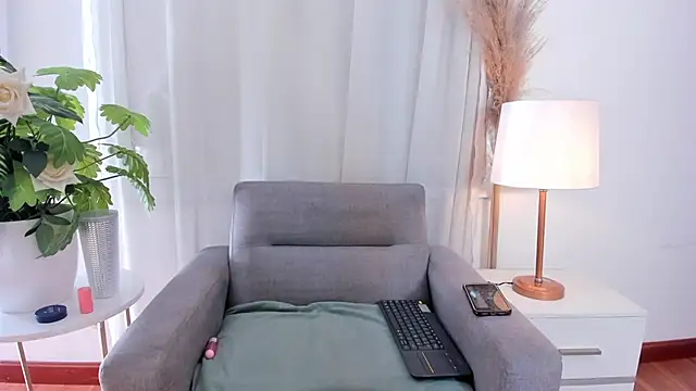 Snapshot of RachelArias chatting on May 20, 2026, 12:22 pm RachelArias online show from May 20, 2026, 12:22 pm