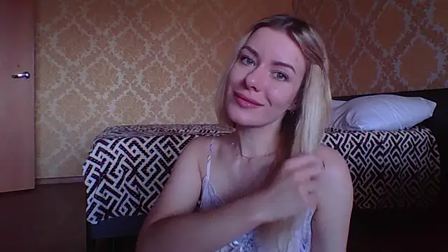 Softy Aura  online show from May 25, 2026, 1:39 pm