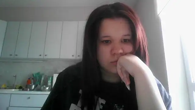 Amanda Mia  online show from May 12, 2026, 9:39 am