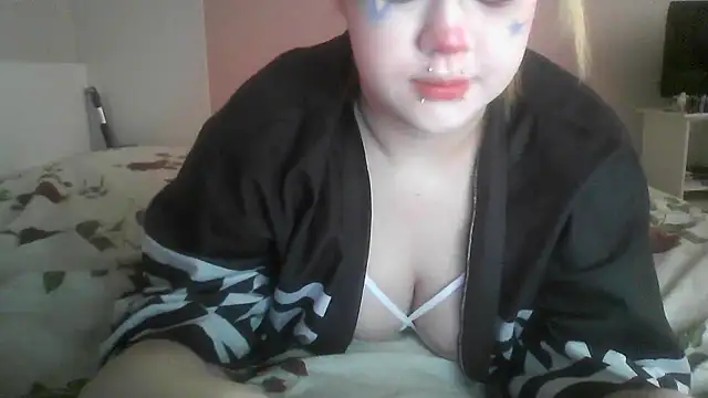 Amanda Mia  online show from July 8, 2026, 12:37 am