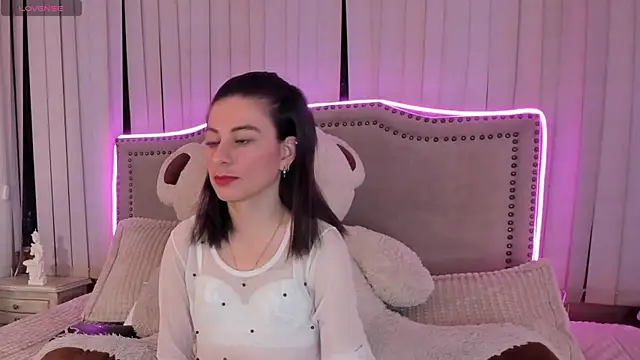 mariana  thompson online show from June 3, 2026, 2:25 am