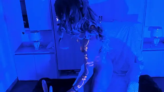 TomieDark  online show from April 29, 2026, 4:49 am