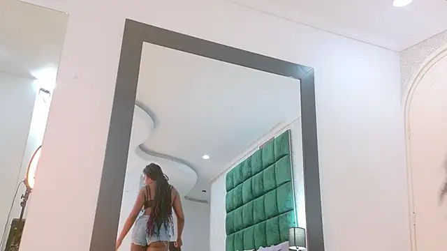 Elektradoll1 online show from May 19, 2026, 12:00 pm