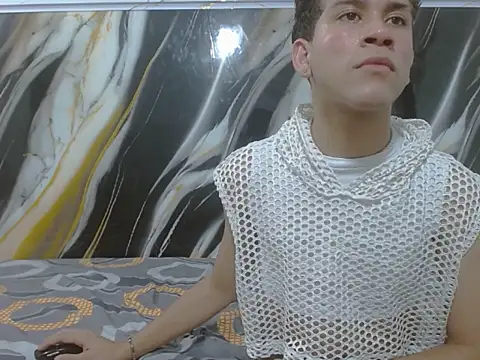 LAYAN FEMBOY online show from May 8, 2026, 11:21 pm