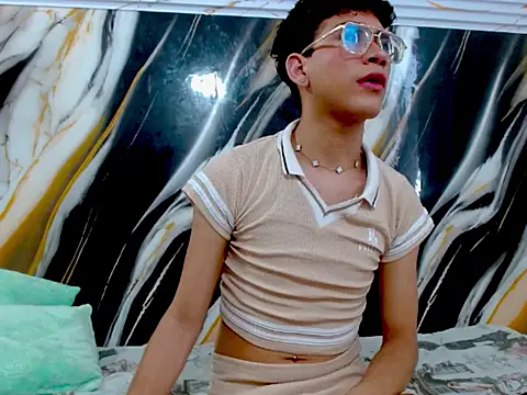 LAYAN FEMBOY online show from May 14, 2026, 9:10 pm