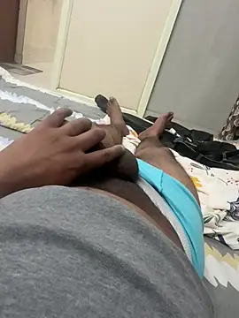 kmikem8 online show from April 24, 2026, 10:45 pm