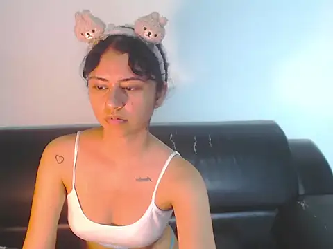 BellaLuxxs online show from May 16, 2026, 12:40 am