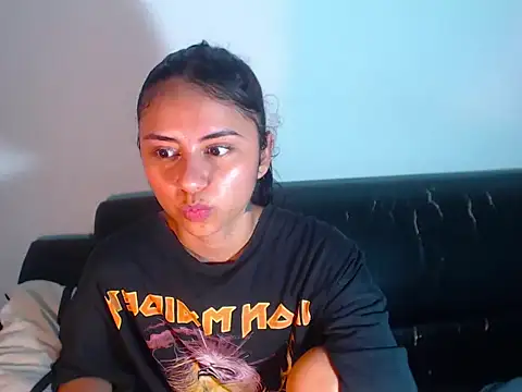BellaLuxxs online show from June 4, 2026, 11:00 pm