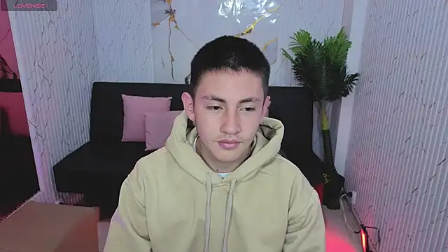 Snapshot of Andres_Tay chatting on May 27, 2026, 9:01 pm Andres Tay online show from May 27, 2026, 9:01 pm