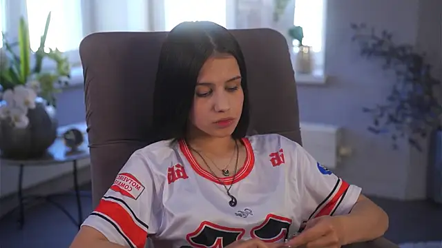 KarenaKukler online show from April 25, 2026, 1:41 pm