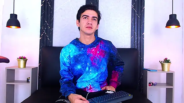 Feiccer Castquer online show from May 5, 2026, 11:07 am