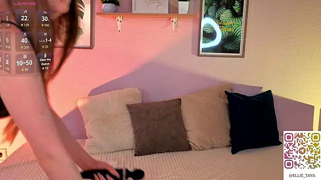 Snapshot of Secret_Materiaiz chatting on May 22, 2026, 8:14 pm Secret Materiaiz online show from May 22, 2026, 8:14 pm