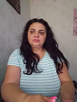 -CUTE-EVVIL- online show from June 12, 2026, 7:02 pm