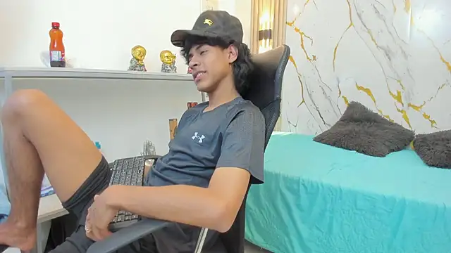 Zayn Fox32 online show from April 27, 2026, 7:23 pm