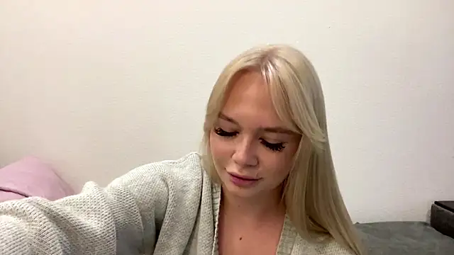 GooLana online show from April 25, 2026, 3:09 pm