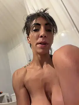 Yasmiinee online show from June 8, 2026, 1:28 am