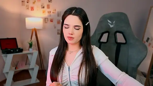 Snapshot of serenenov chatting on May 13, 2026, 8:27 pm serenenov online show from May 13, 2026, 8:27 pm