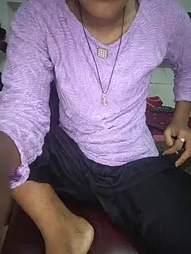 ESHA-LOVE online show from June 8, 2026, 10:59 am