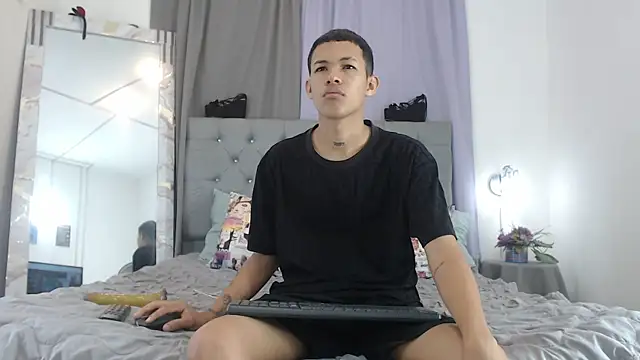 PhillipCox online show from June 15, 2026, 12:51 pm